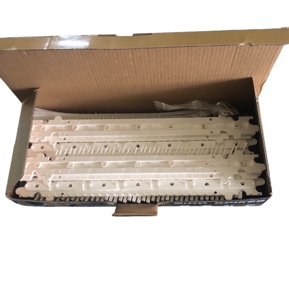 Bird Spikes for  Small Birds Plastic Bird Spikes No More Bird Nests & Poop 6PK - Picture 1 of 4